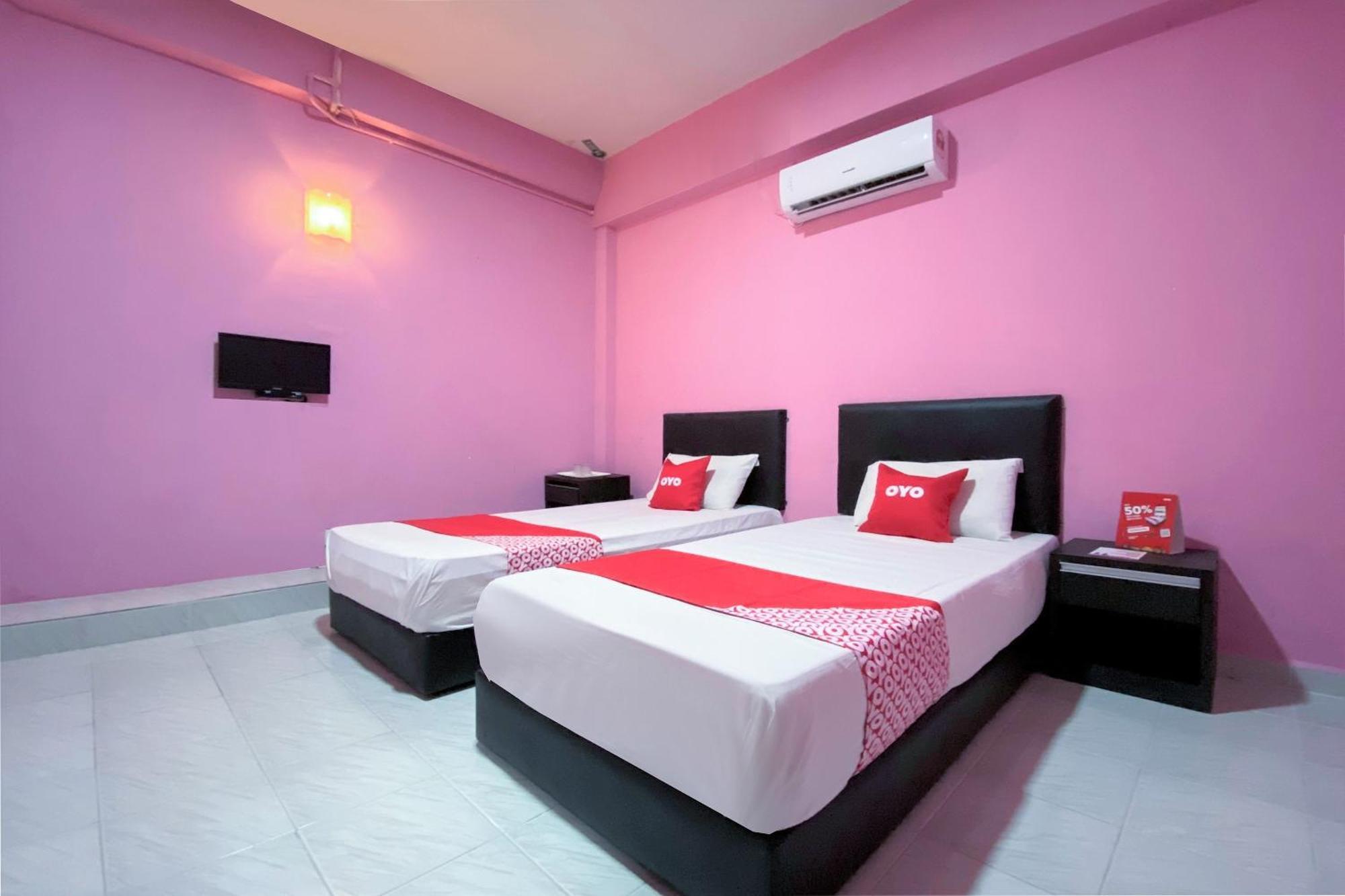 OYO 90039 Coop Hotel Kangar Buitenkant foto
