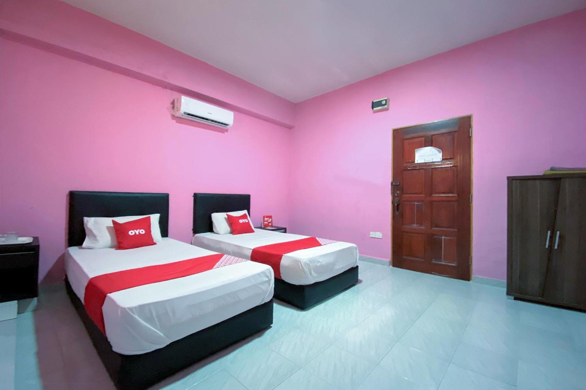OYO 90039 Coop Hotel Kangar Buitenkant foto
