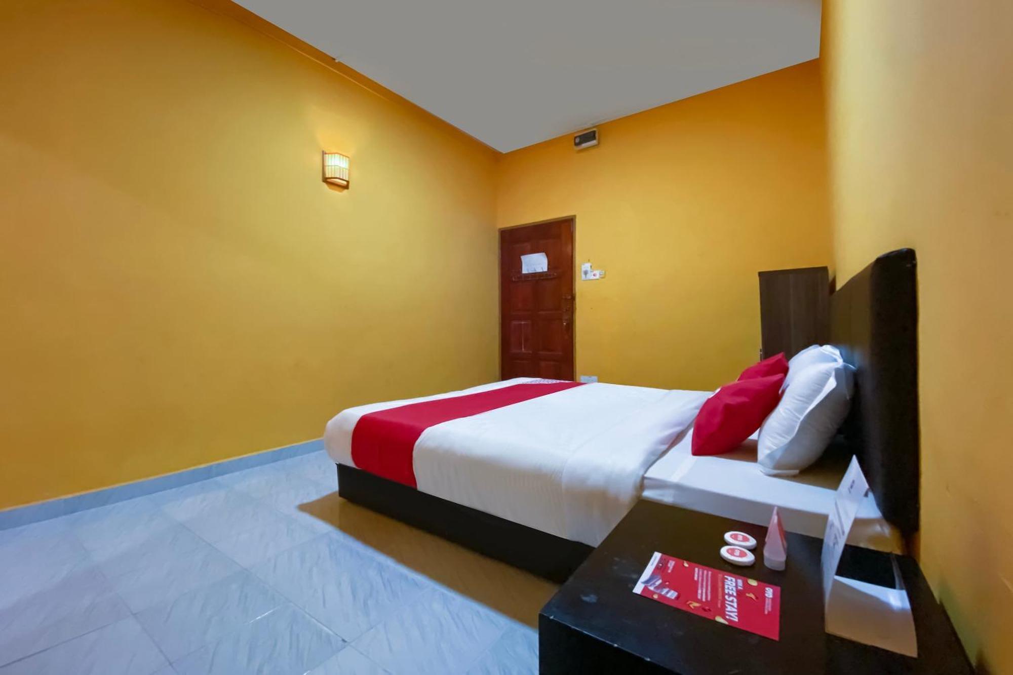 OYO 90039 Coop Hotel Kangar Buitenkant foto