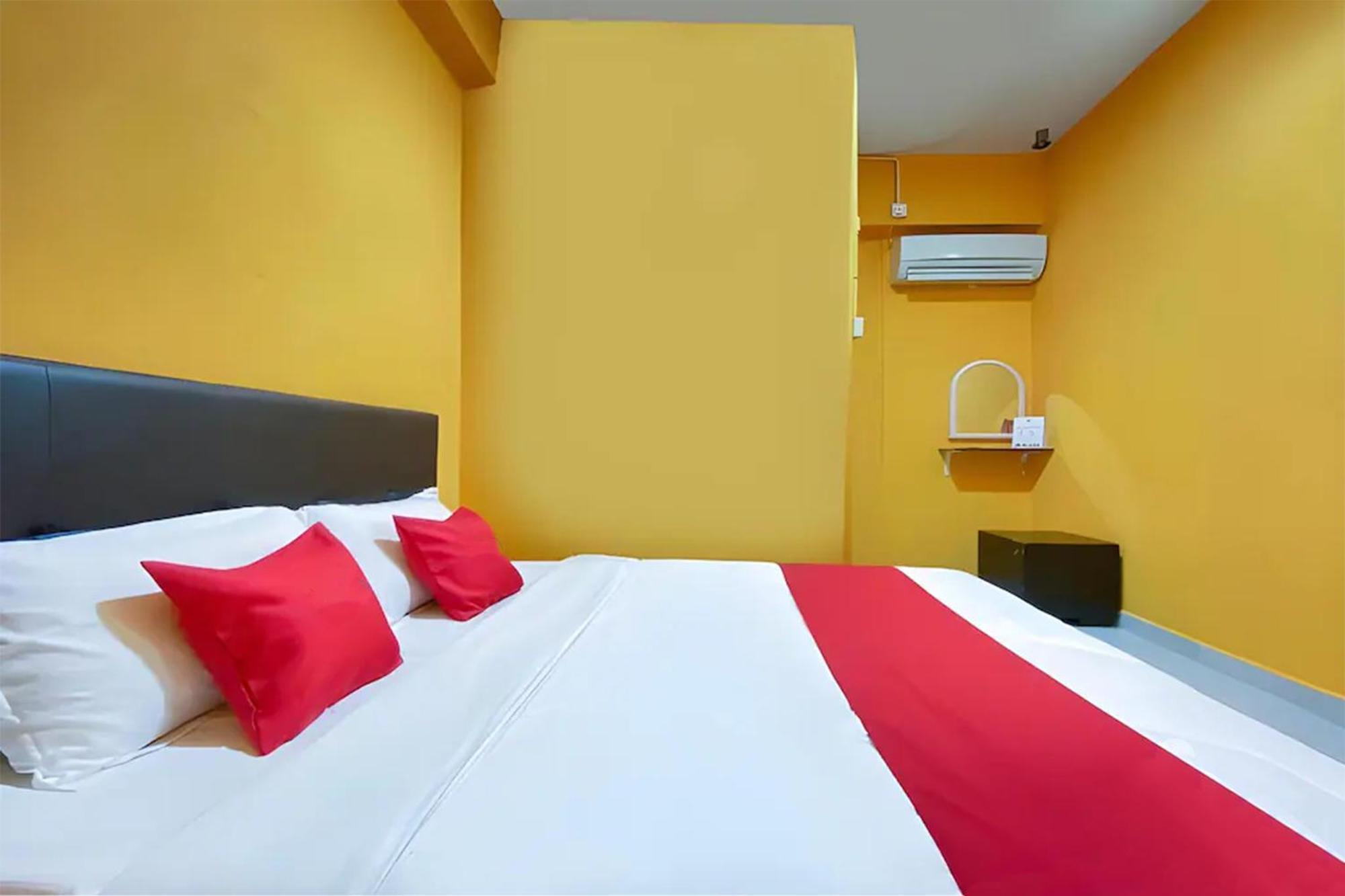 OYO 90039 Coop Hotel Kangar Buitenkant foto