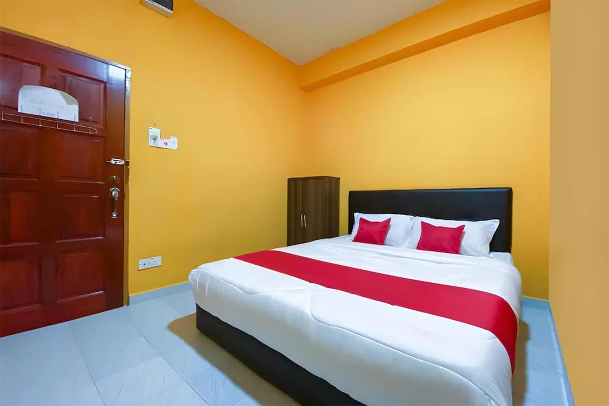 OYO 90039 Coop Hotel Kangar Buitenkant foto