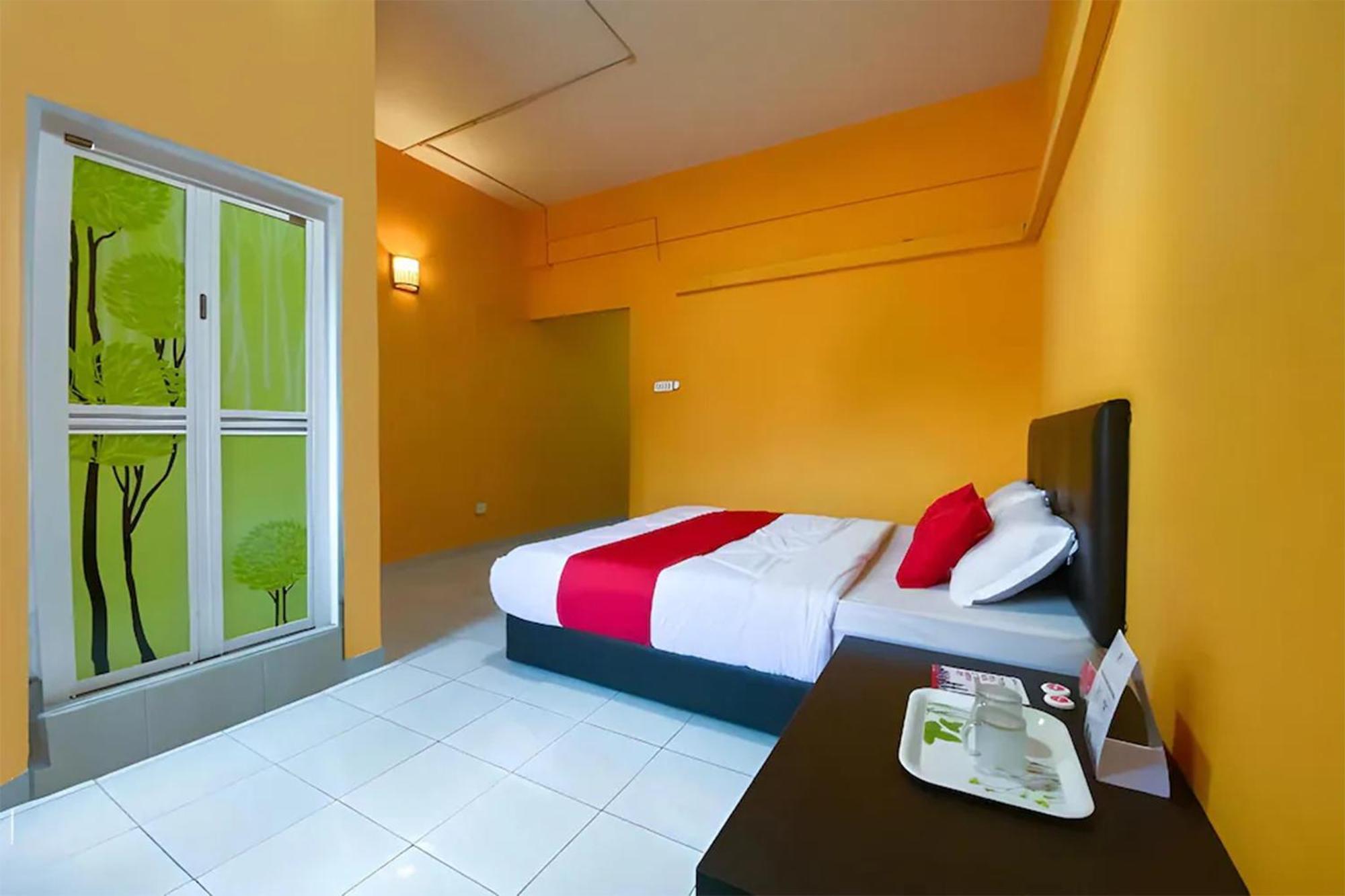 OYO 90039 Coop Hotel Kangar Buitenkant foto