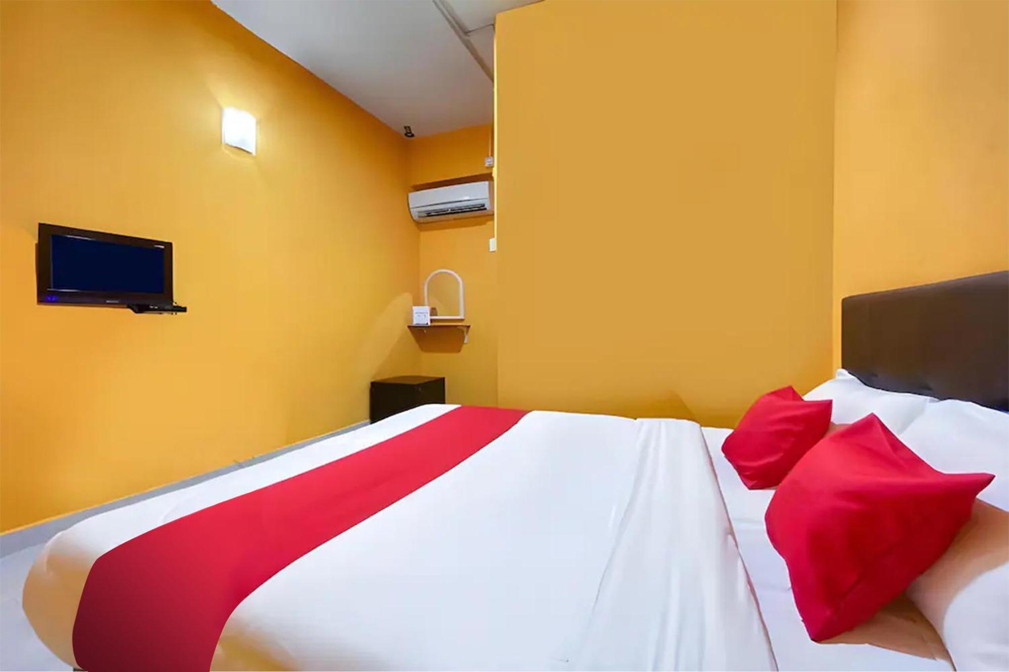 OYO 90039 Coop Hotel Kangar Buitenkant foto