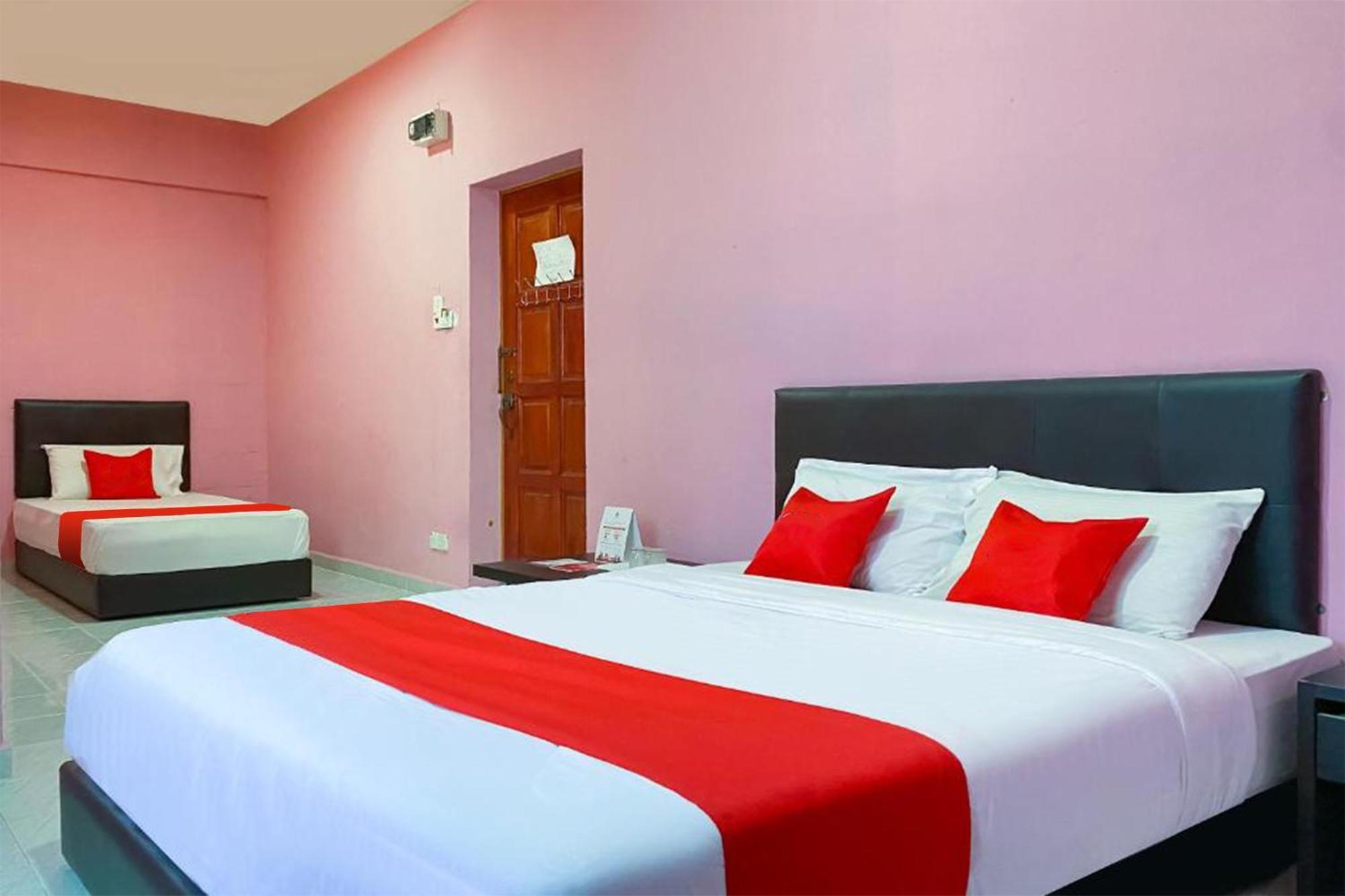 OYO 90039 Coop Hotel Kangar Buitenkant foto