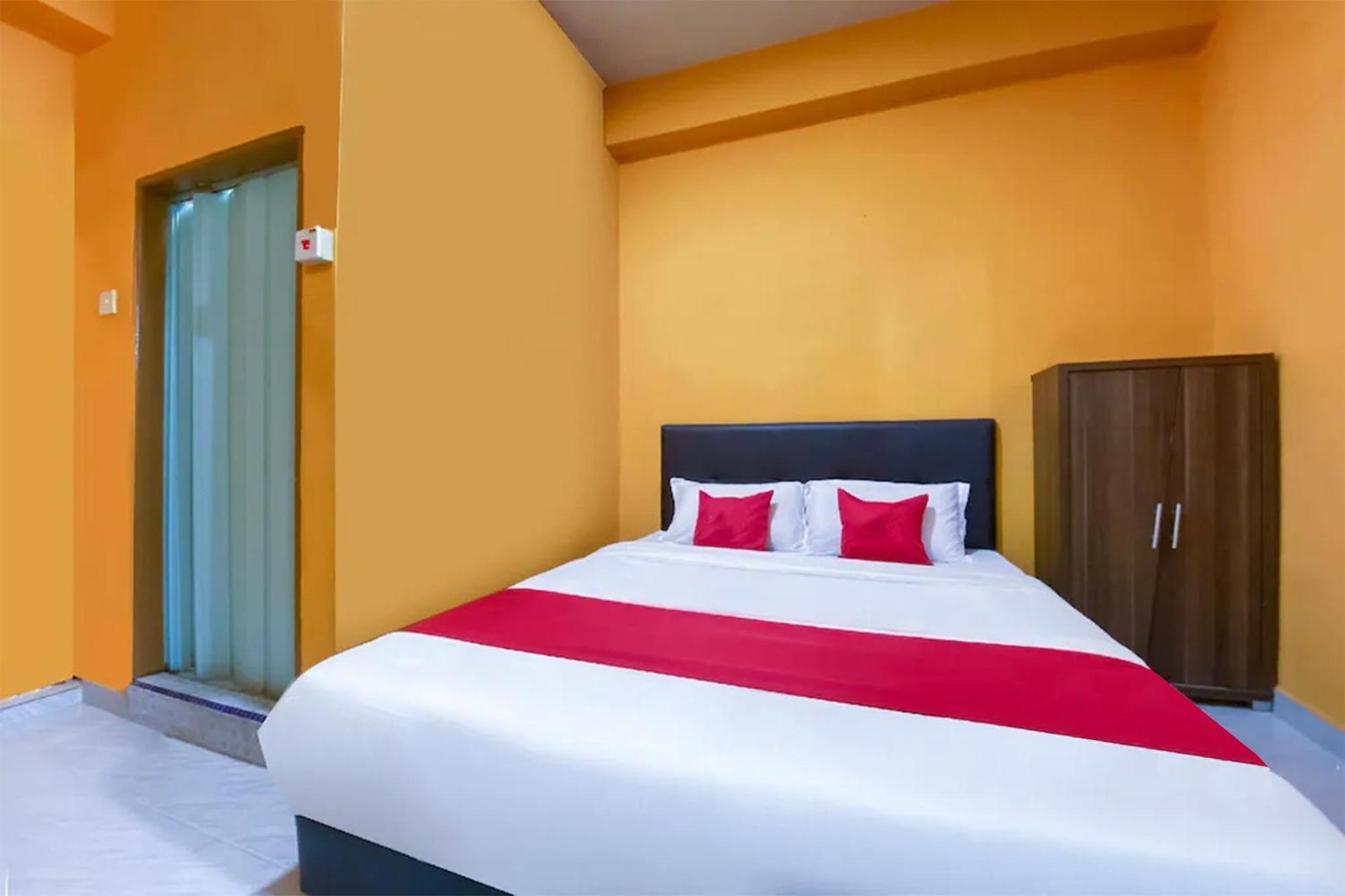 OYO 90039 Coop Hotel Kangar Buitenkant foto