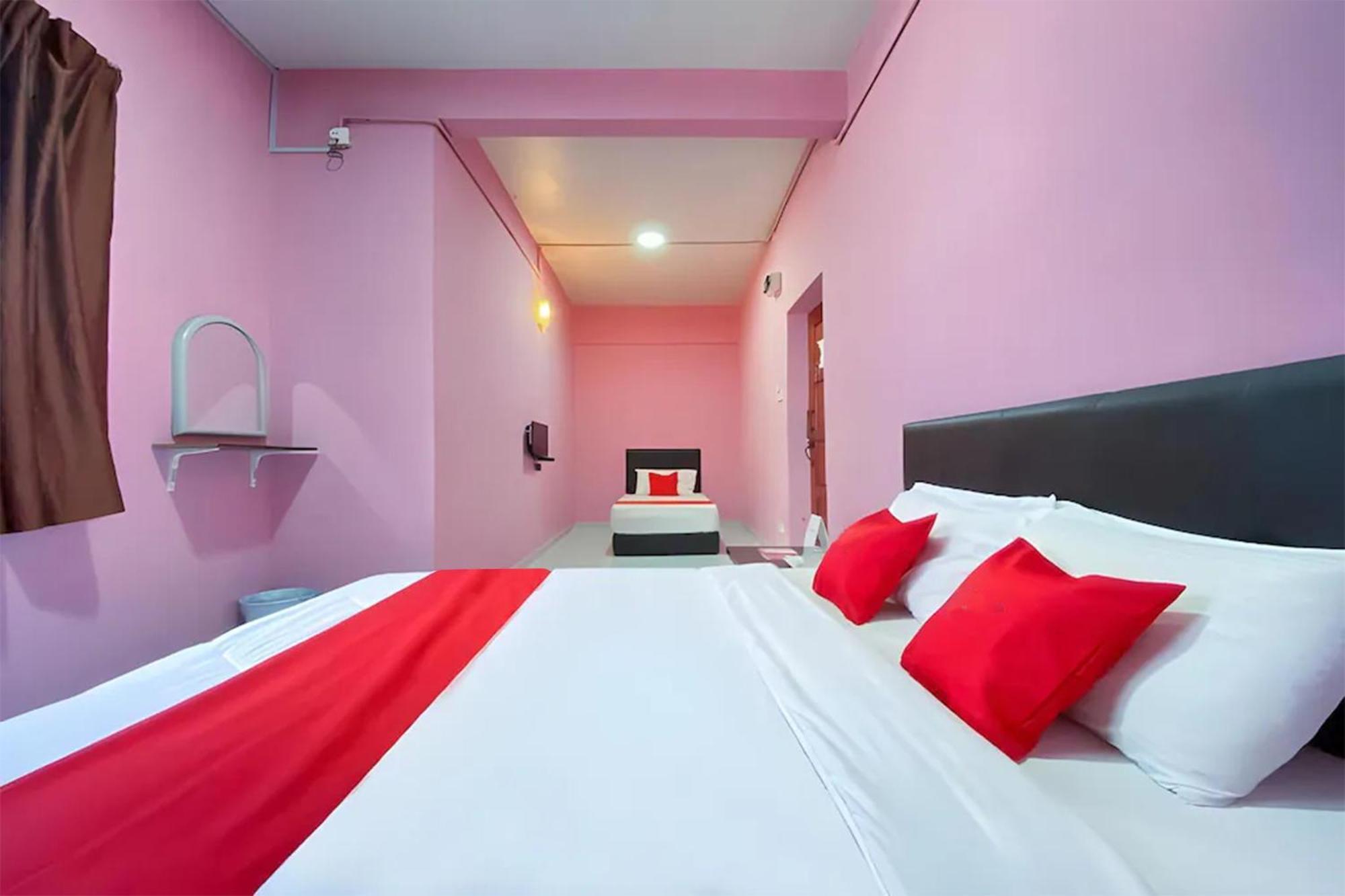 OYO 90039 Coop Hotel Kangar Buitenkant foto